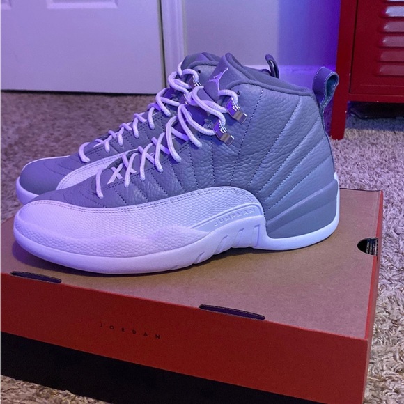 Air Jordan 12 - Picture 1 of 2